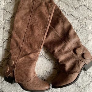 Not Rated 7.5 brown boots